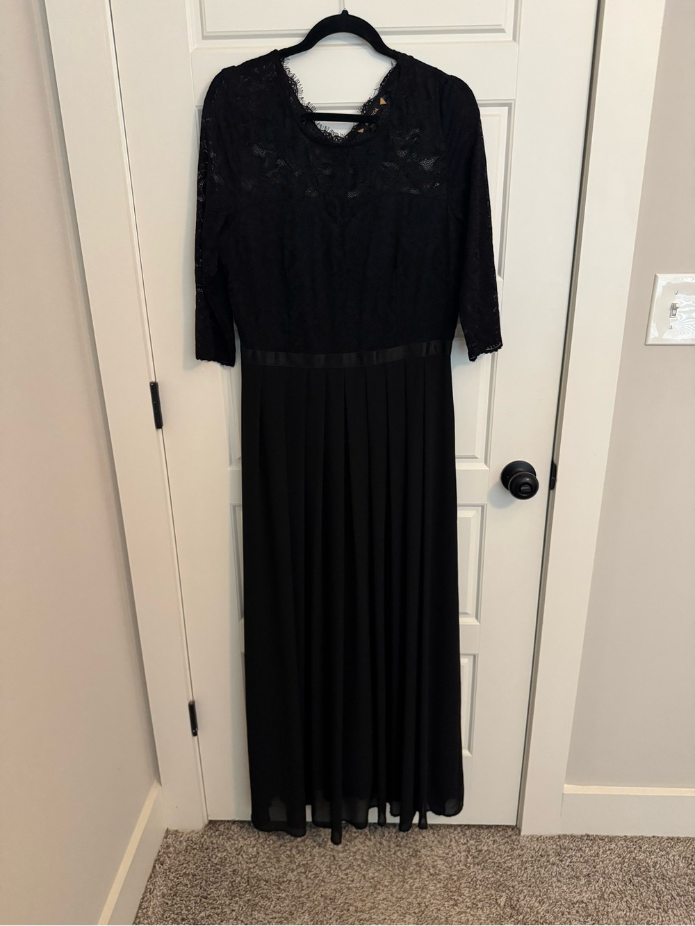 Miusol Black Lace Long Sleeve Maxi Dress